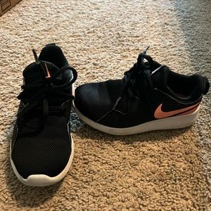Toddler girls size 10.5 nikes